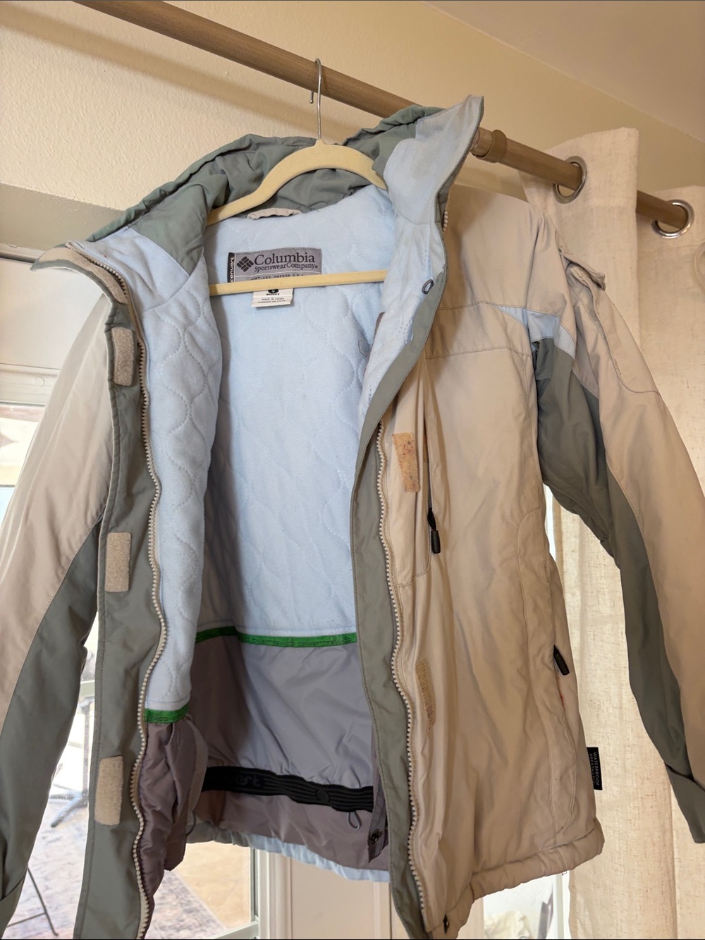 Columbia Men's Light Gray and Pale Blue Ski Jacket